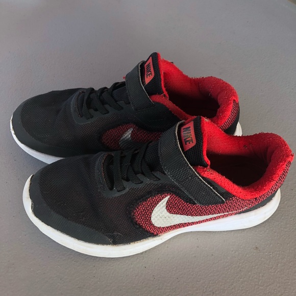 boys red nikes